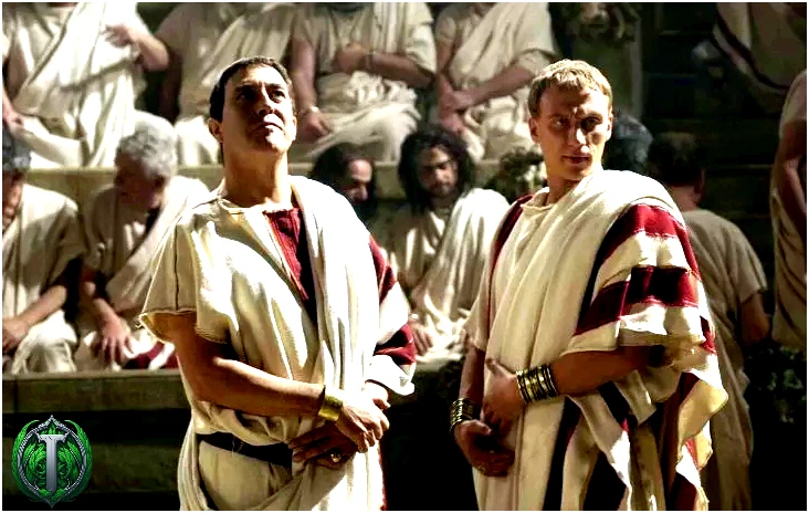 Двоє чоловіків у класичних римських тонгах.