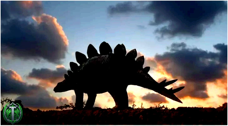 Динозавр стегозавр під час заходу сонця