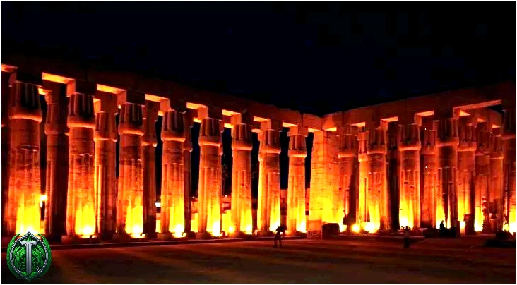 Кам'яні колони в Луксорі