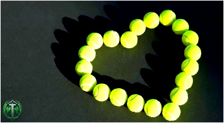 Тенісні м'ячі, викладені у формі серця кохання