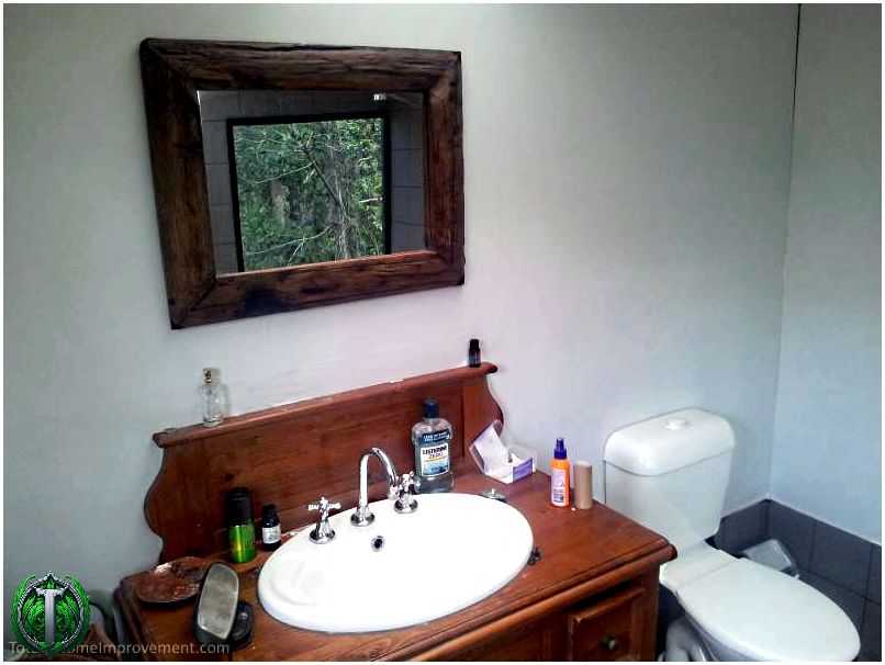 туалетний столик і дзеркало