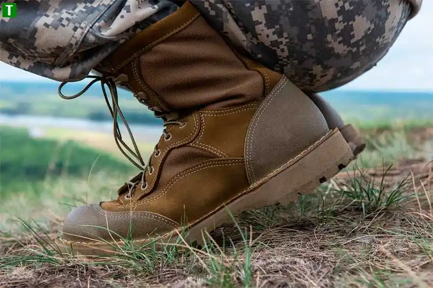 Як вибрати взуття для військових та доглядати за ним