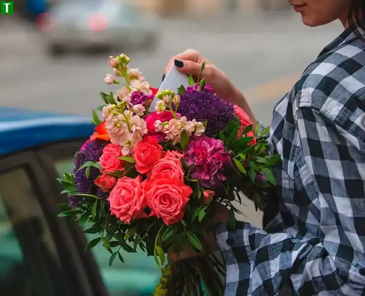 Цветы за пару кликов: Как Florina упростила выбор и доставку букетов в Киеве