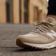 Порівняння купівлі New Balance через інтернет та офлайн